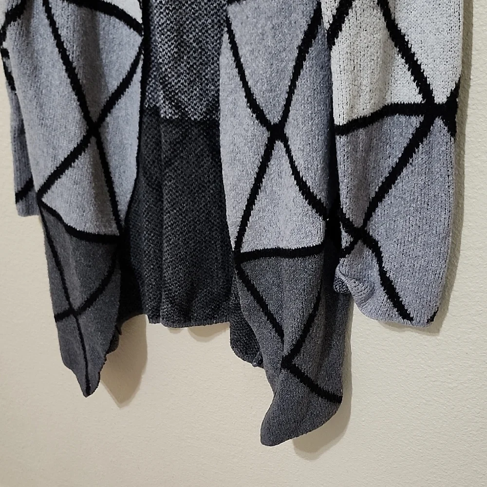 Joseph A Black and Gray Geometric Cardigan - Picture 7 of 12